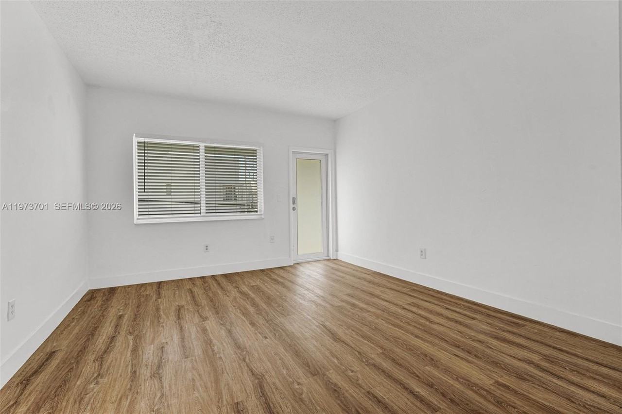 319 80th St #8 - Photo 6 of 26