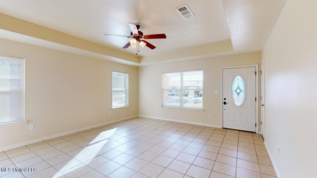 394 Rosalie Maria Dr - Photo 4 of 18