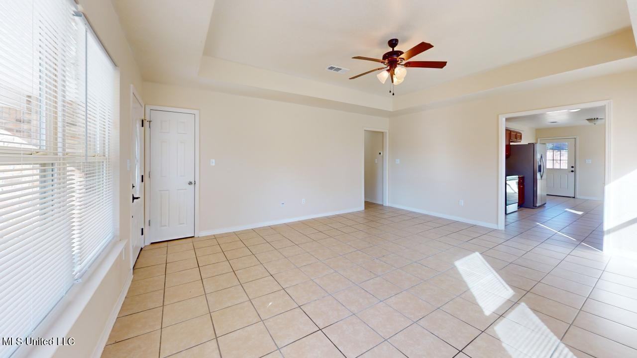 394 Rosalie Maria Dr - Photo 5 of 18