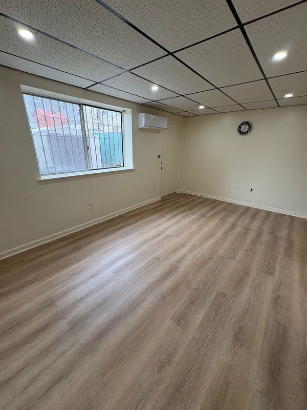 422 Sussex St ##1 - Photo 3 of 5