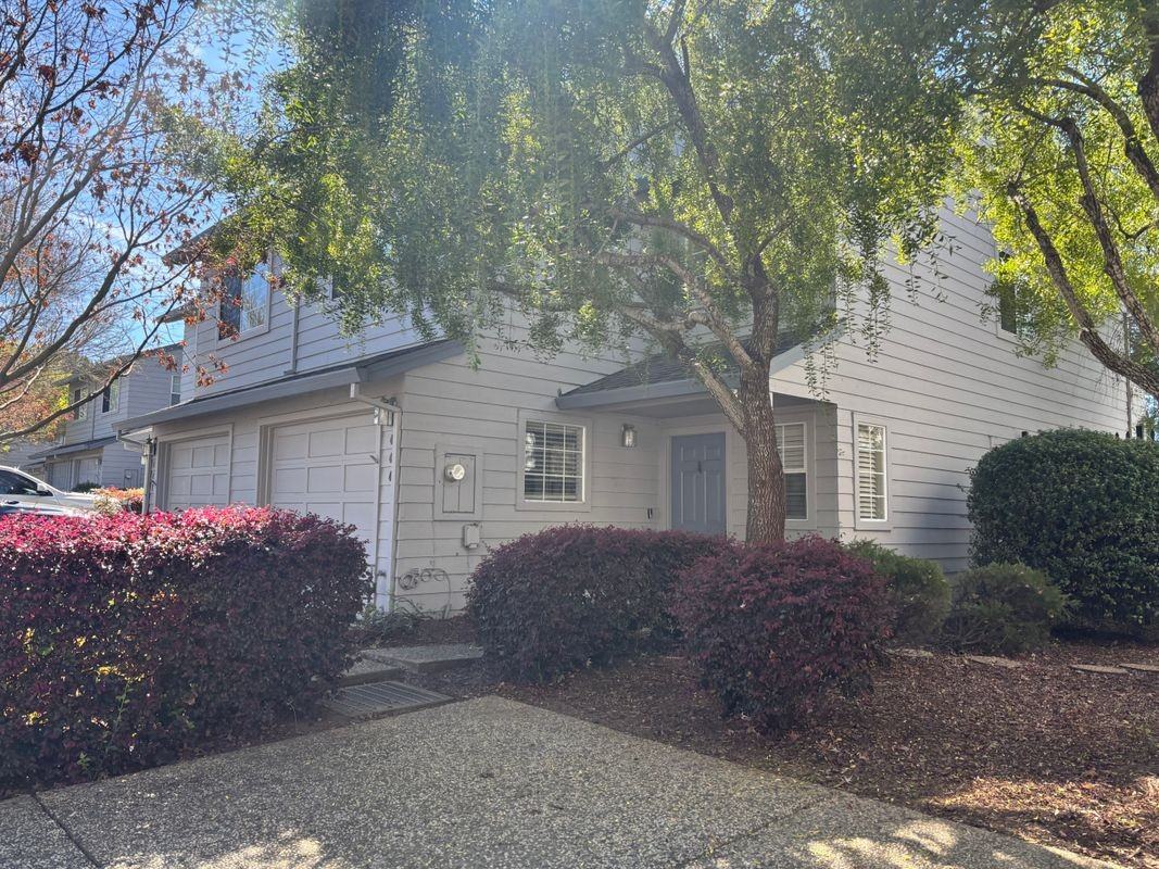 444 Racquet Lndg - Photo 2 of 33