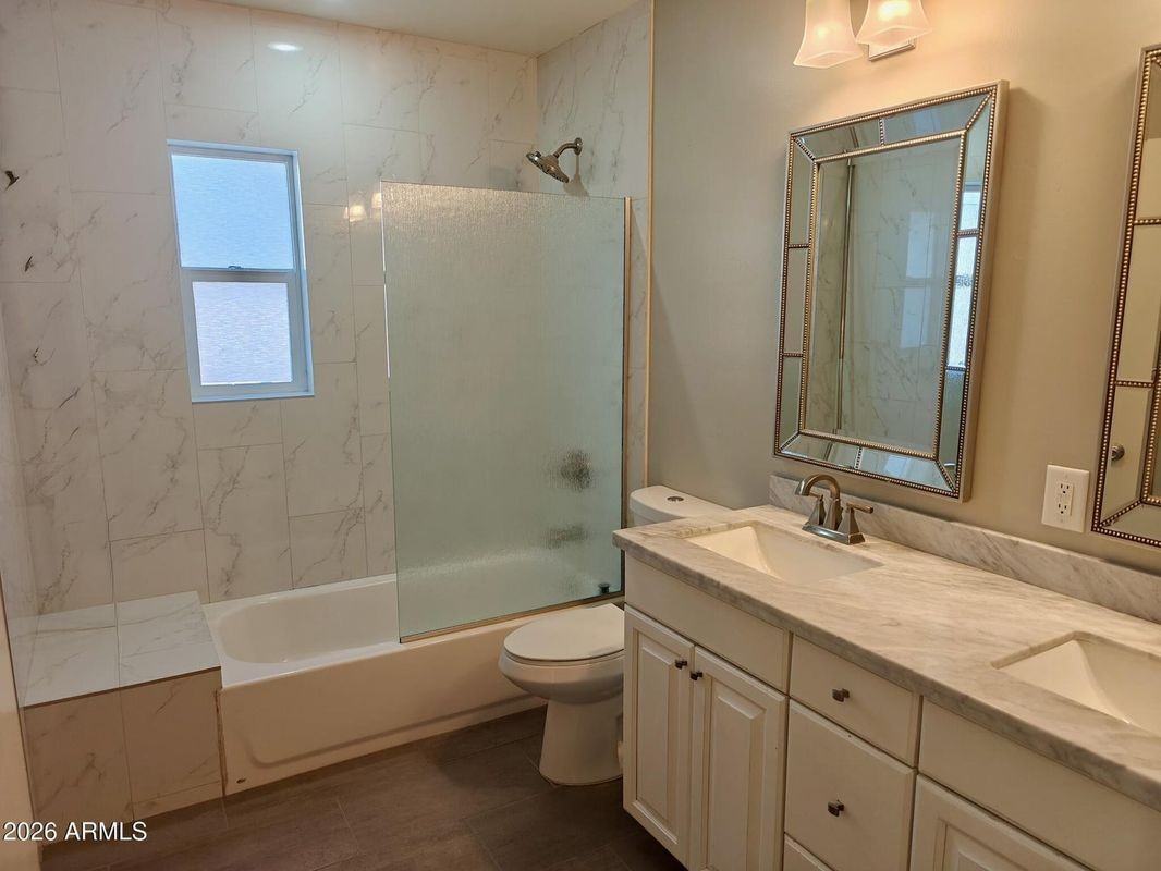 251 W Buist Ave - Photo 3 of 3