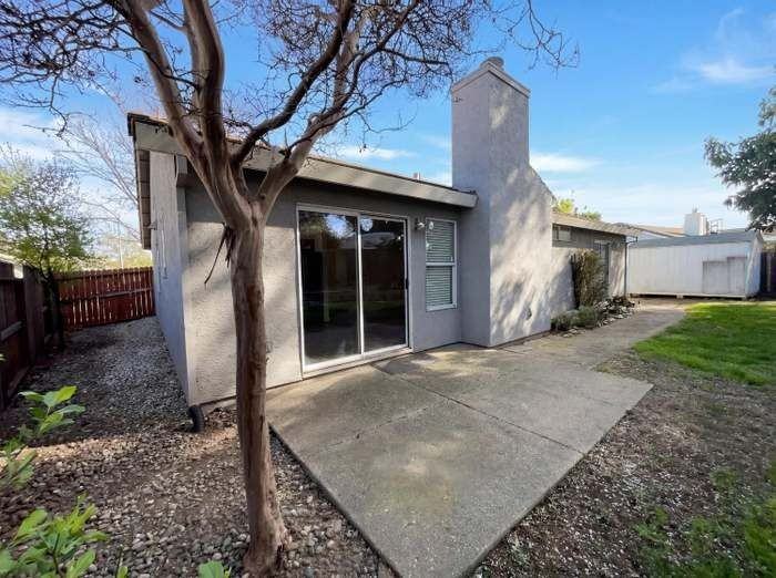 1041 Shenencock Way - Photo 5 of 33