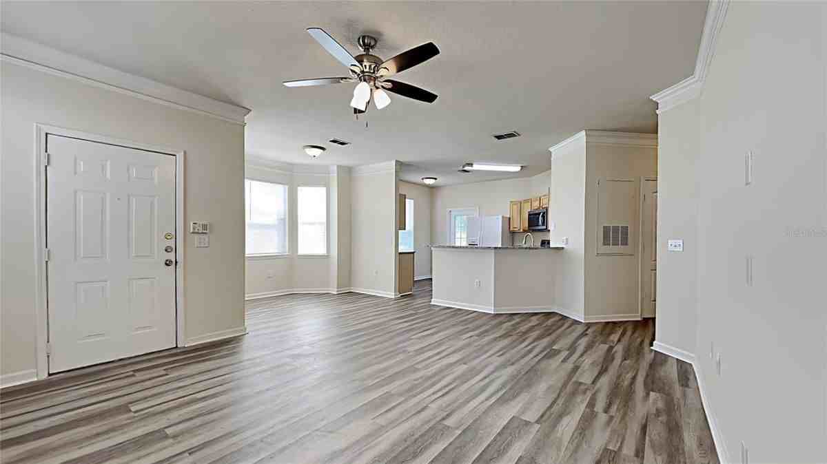 10431 Villa View Cir - Photo 2 of 12