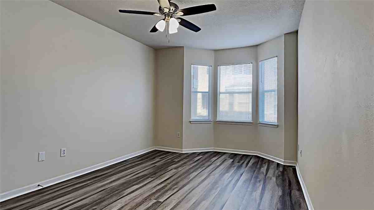 10431 Villa View Cir - Photo 5 of 12