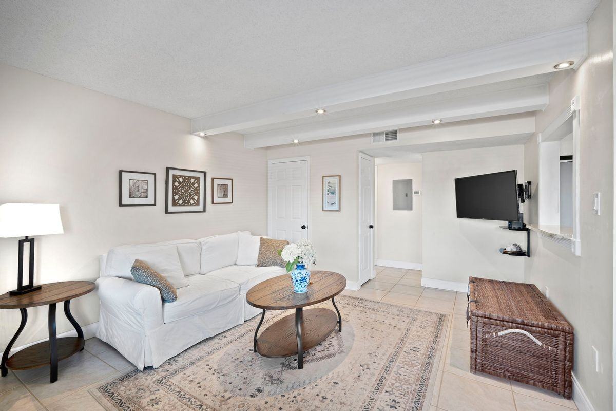 1011 S Miramar Ave - Photo 6 of 21