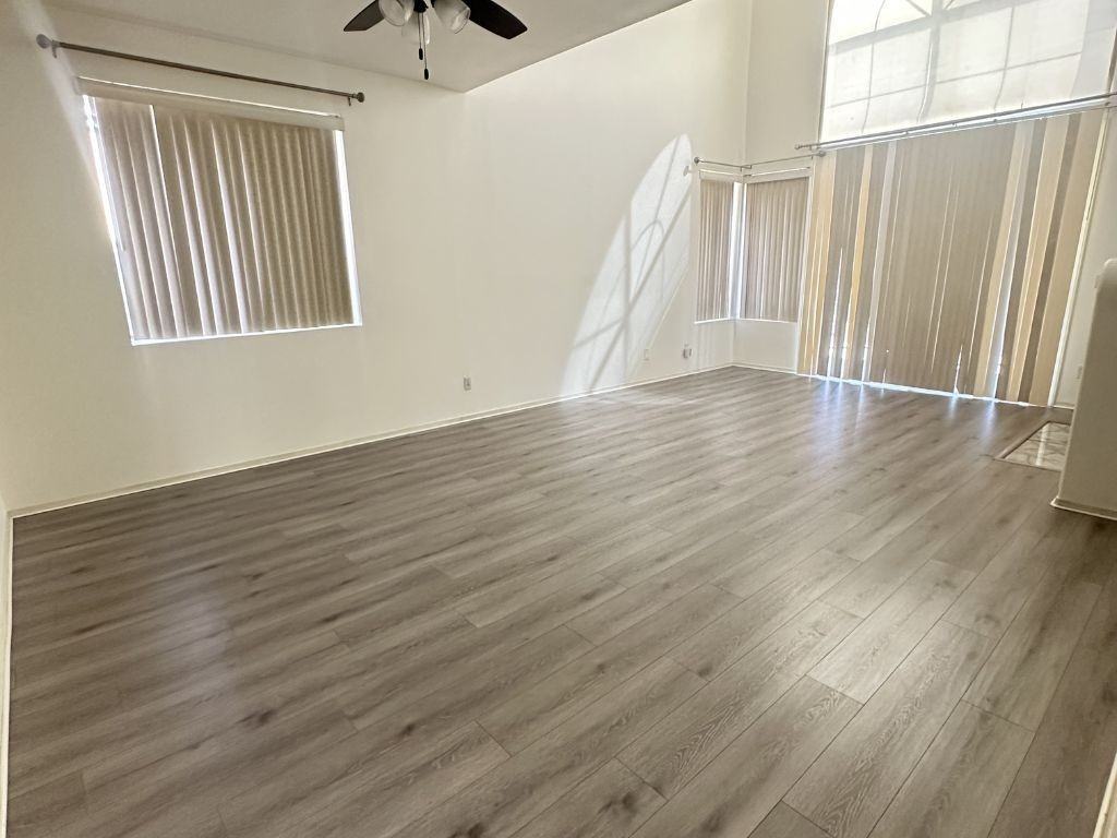 28605 Broadstone Way - Photo 3 of 18