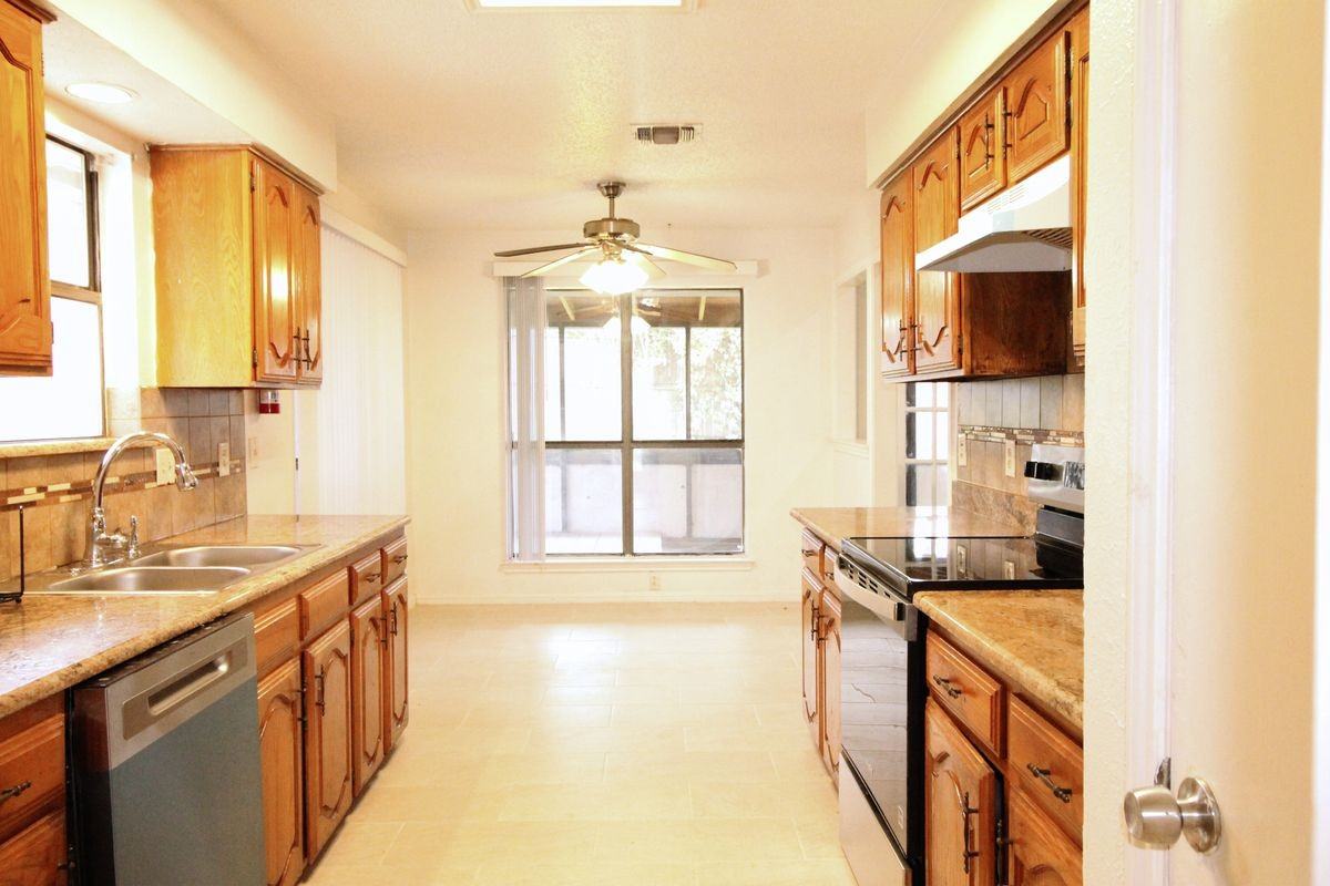 711 Dickey Dr - Photo 4 of 26