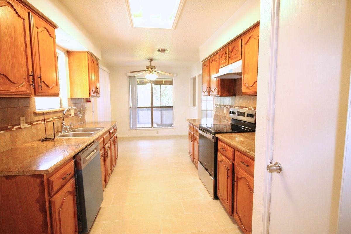 711 Dickey Dr - Photo 6 of 26