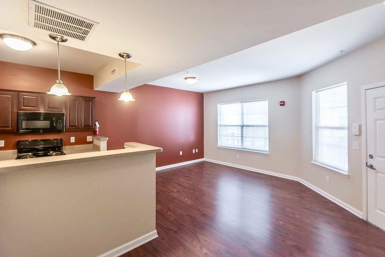 Tenth & College Horizons Apartments - Photo 2 of 50