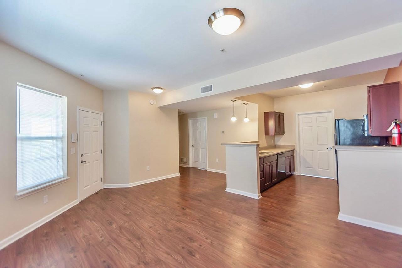 Tenth & College Horizons Apartments - Photo 5 of 50