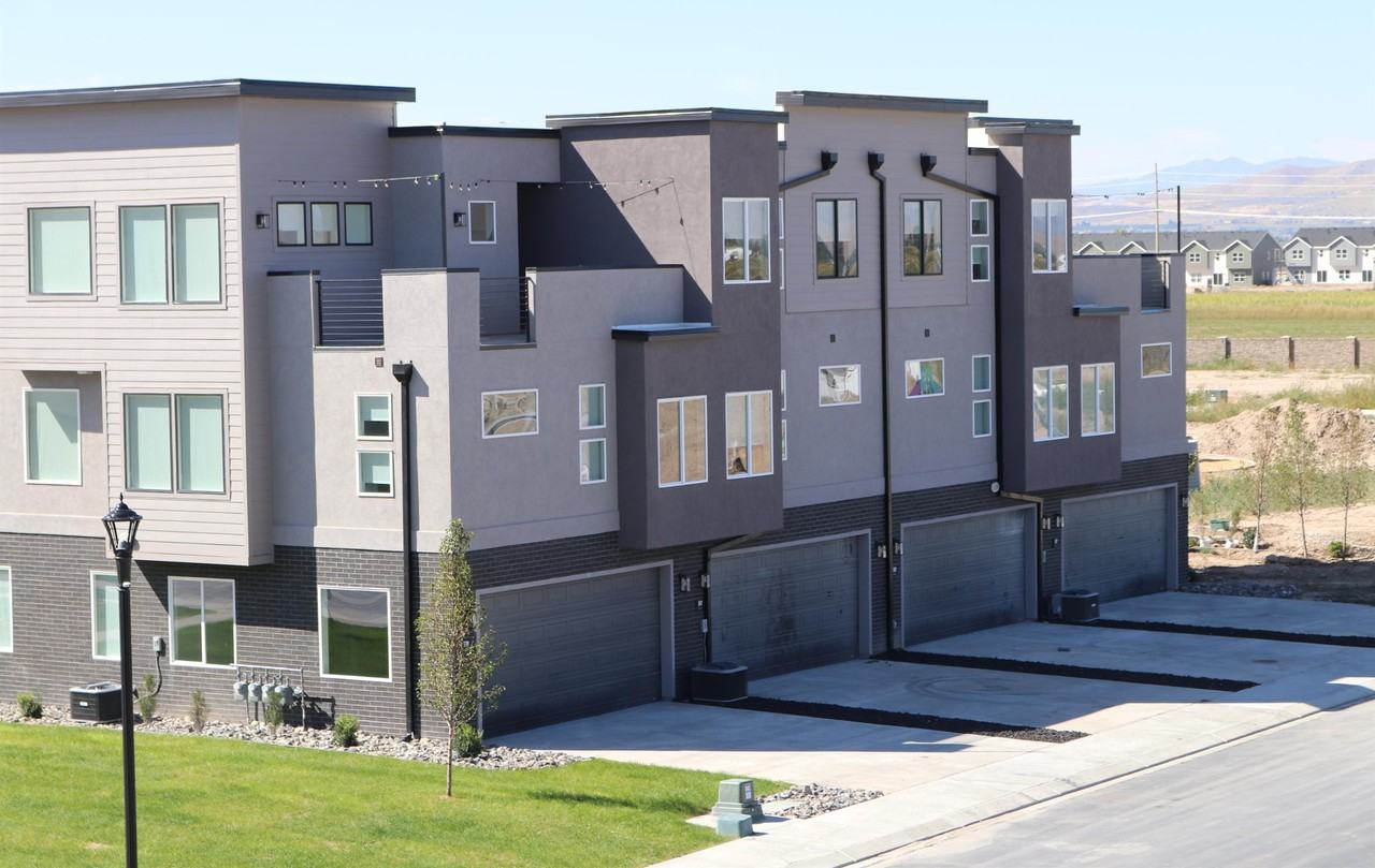 1798 Northwest #13 - Photo 3 of 30