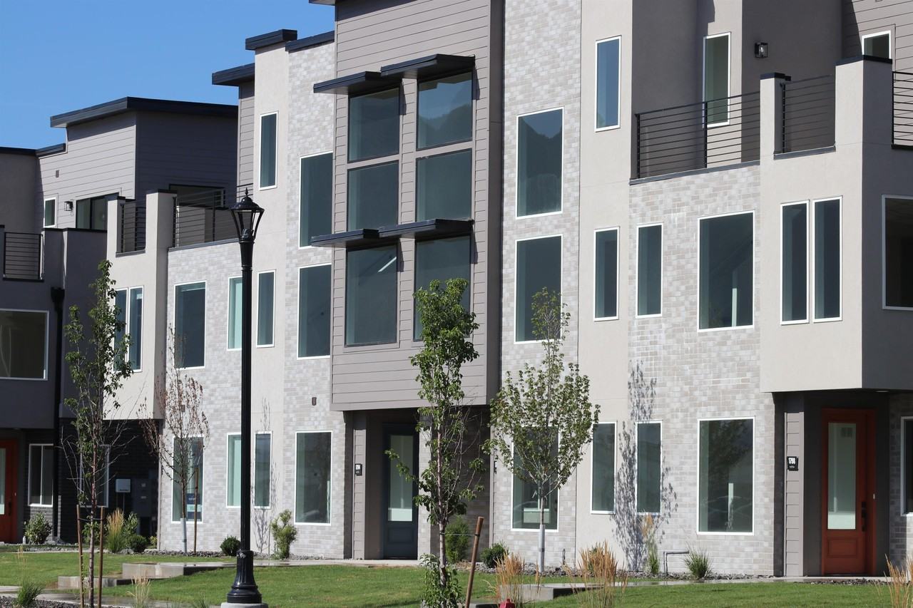 1798 Northwest #13 - Photo 2 of 30