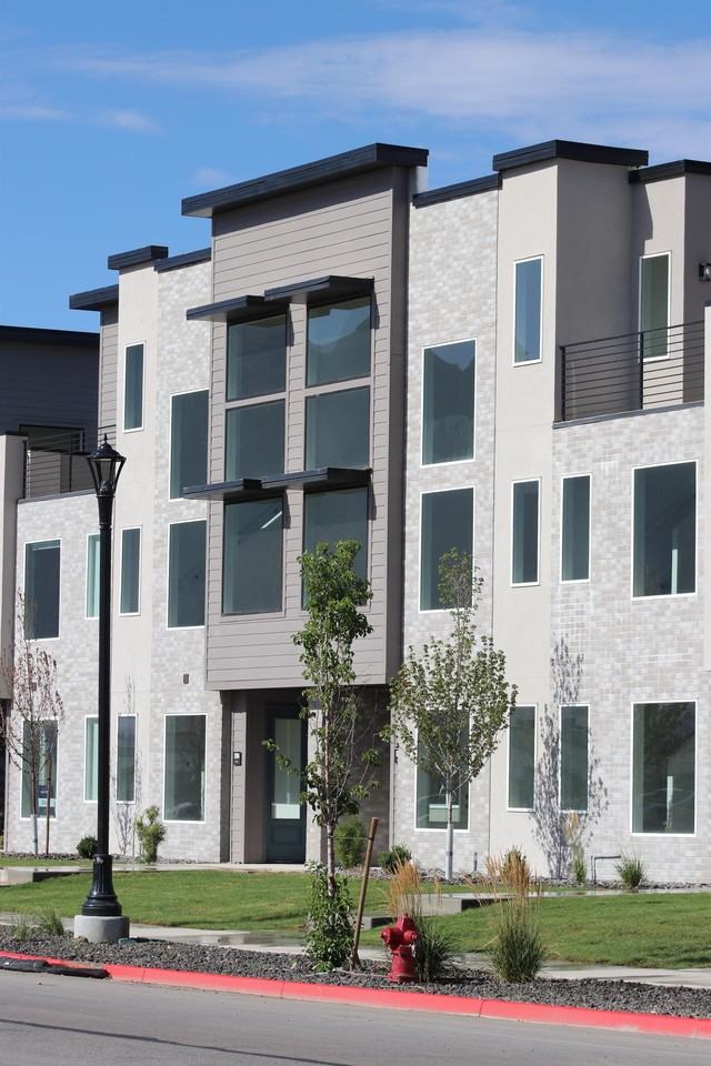 1798 Northwest #13 - Photo 5 of 30