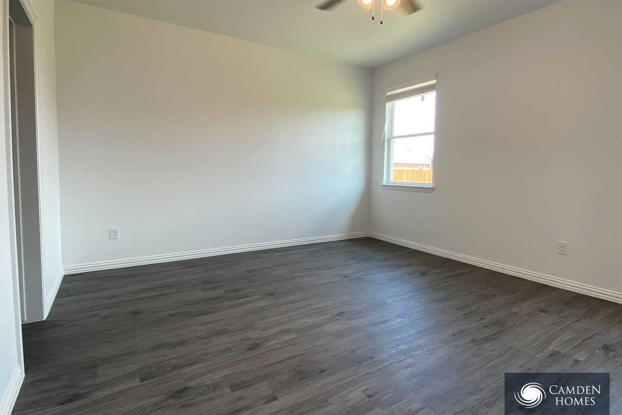 2131 Cole St - Photo 2 of 5