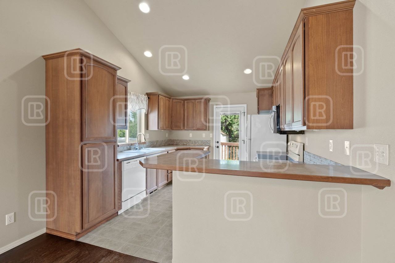 17509 E Nora Ln - Photo 5 of 38