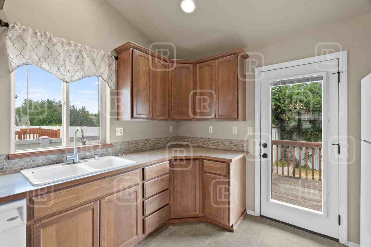 17509 E Nora Ln - Photo 6 of 38