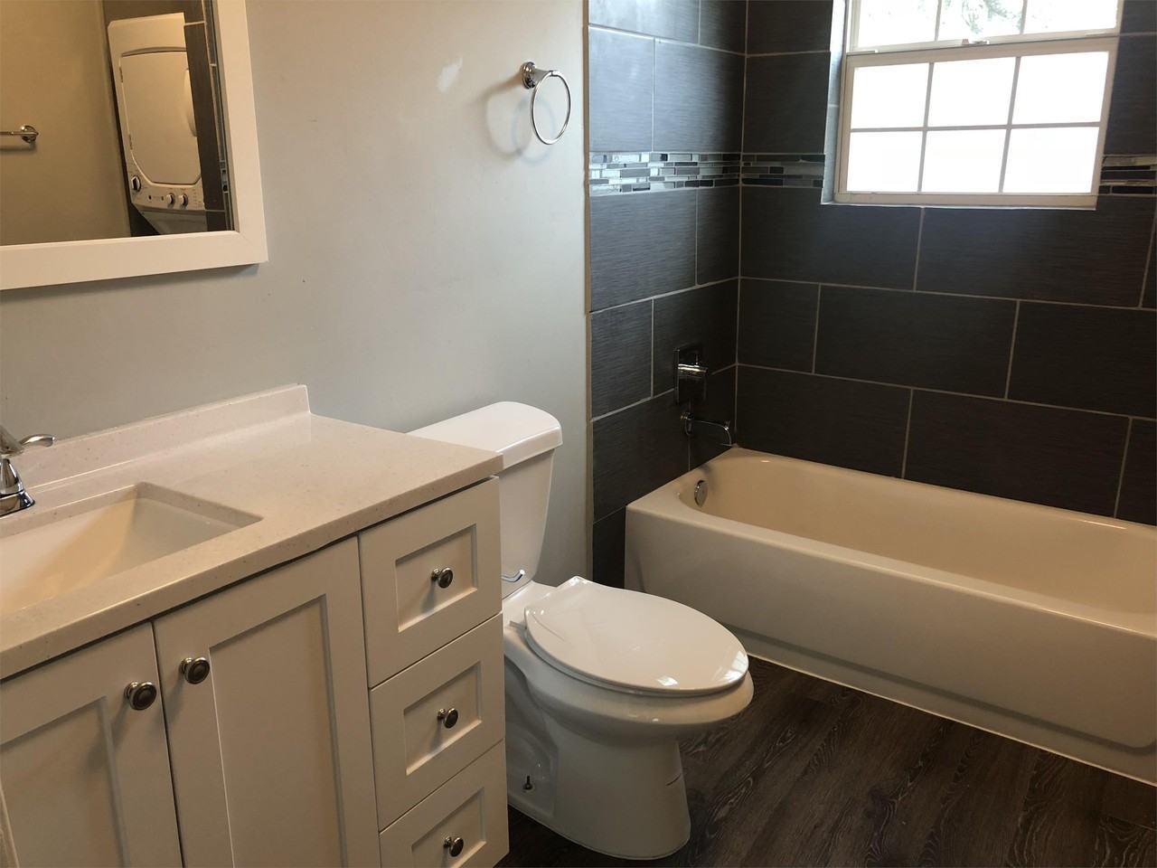 1708 Baker Ave - Photo 3 of 13