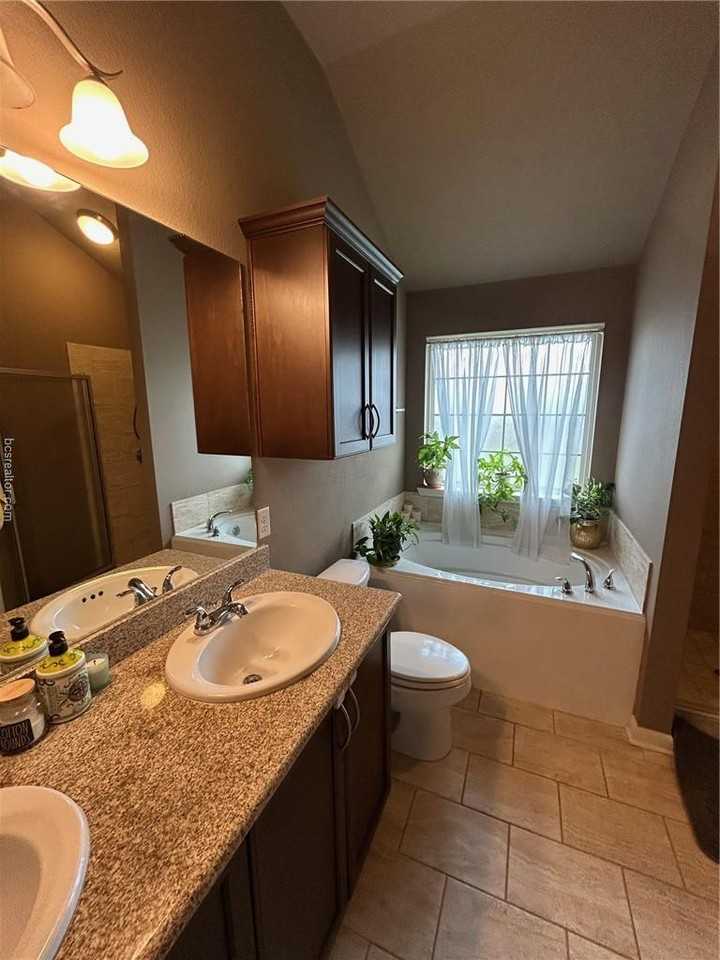 2824 Silver Oak Dr - Photo 3 of 23