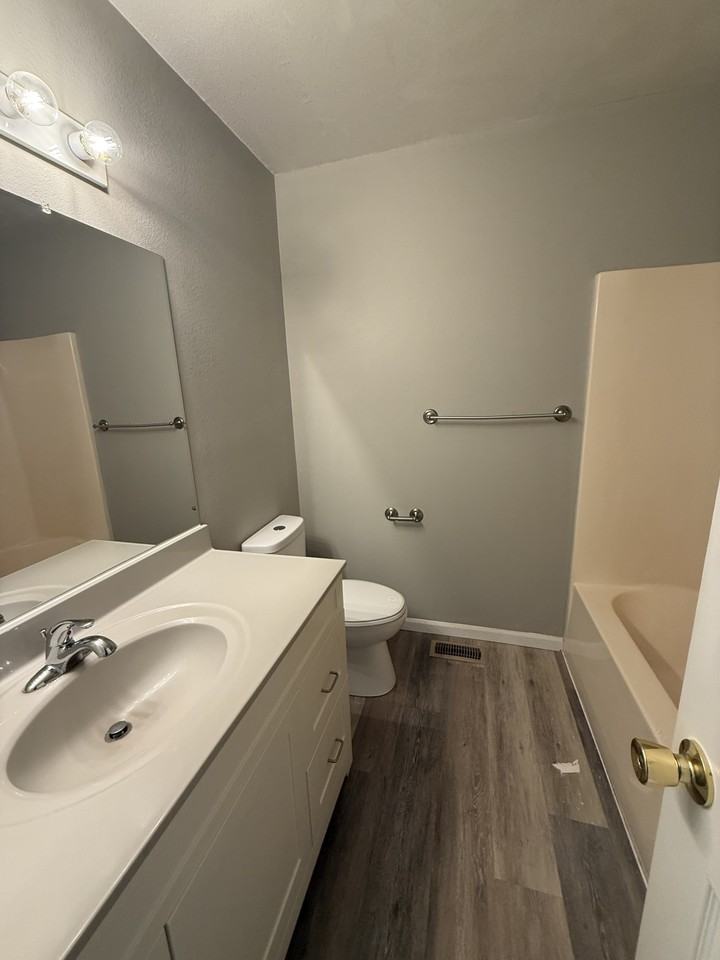 713 Cedar Dr #B - Photo 3 of 12