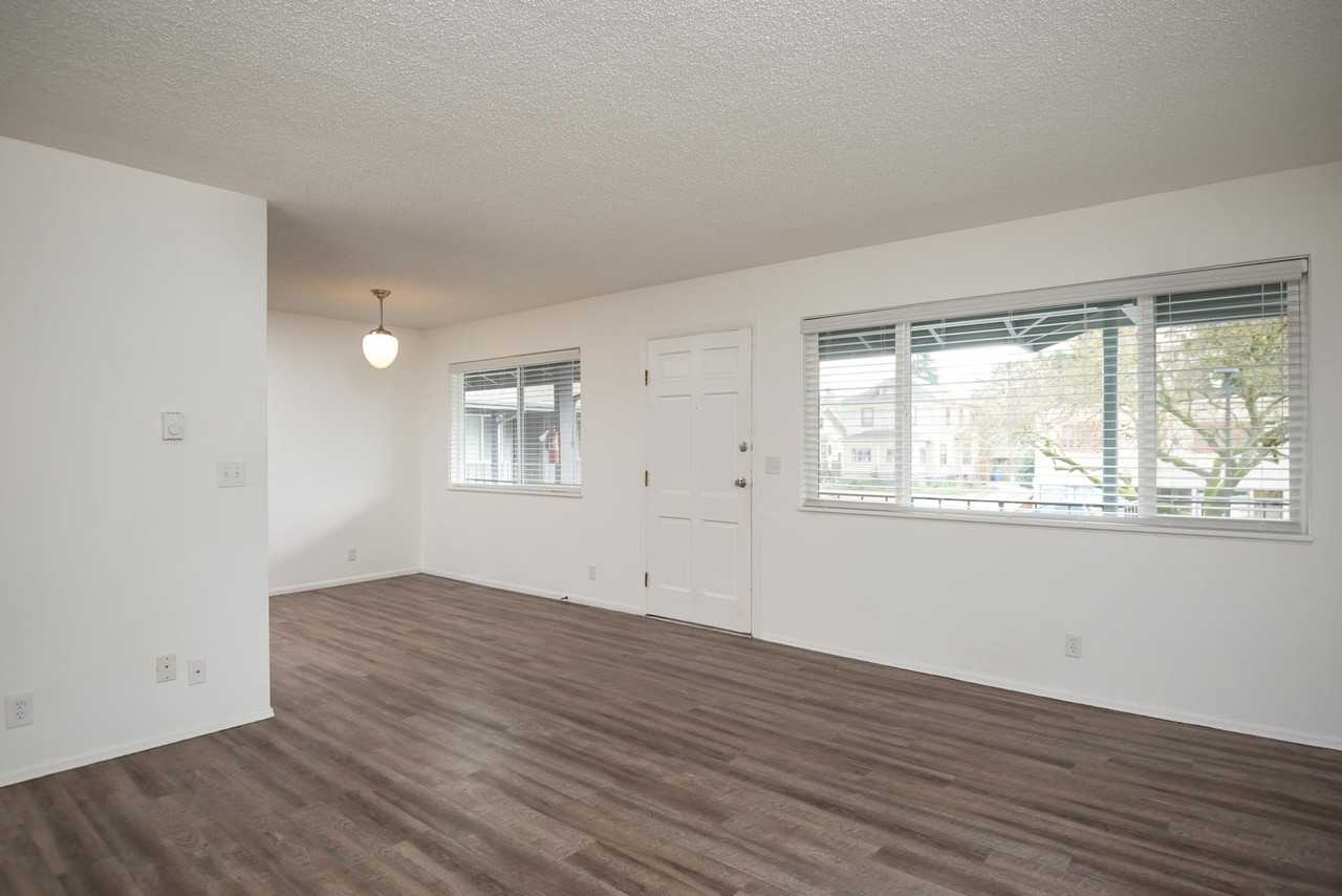 Aalto Modern - Photo 7 of 9