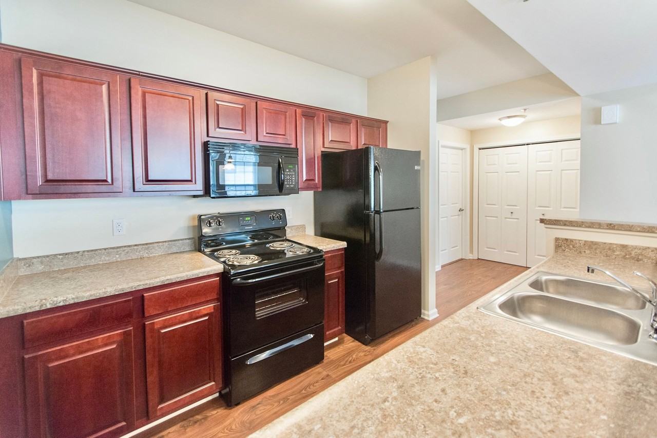 Morton Grad Apartments - Photo 3 of 50