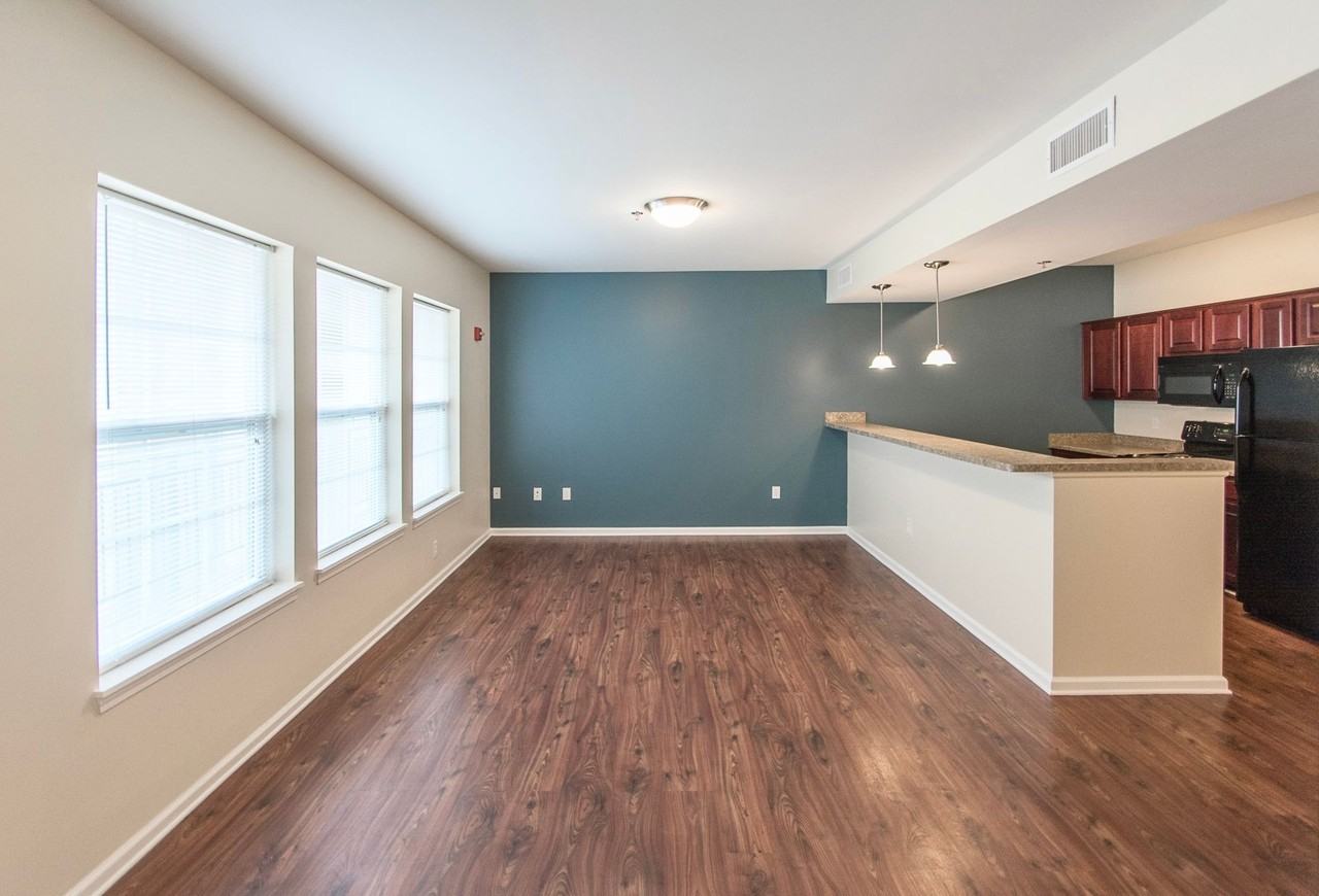 Morton Grad Apartments - Photo 4 of 50