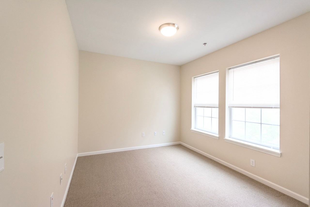 Morton Grad Apartments - Photo 5 of 50