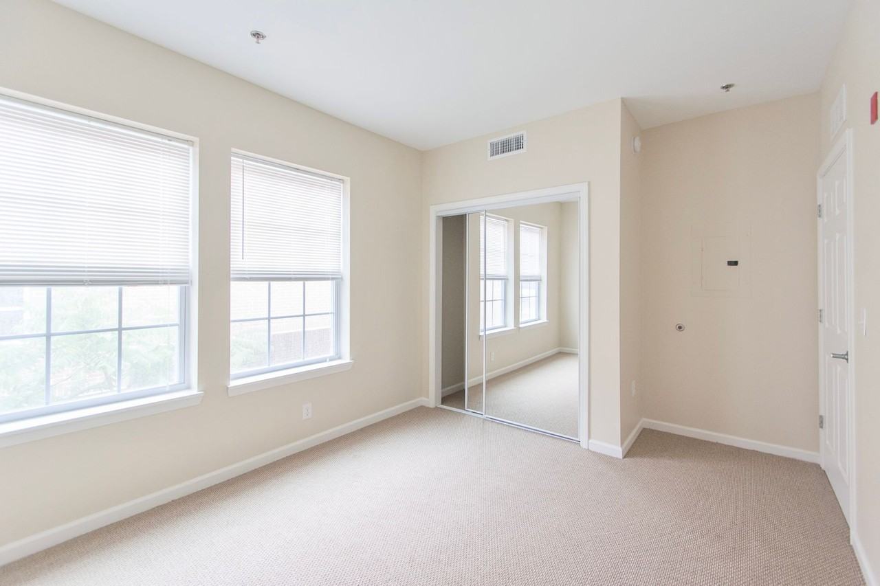 Morton Grad Apartments - Photo 6 of 50