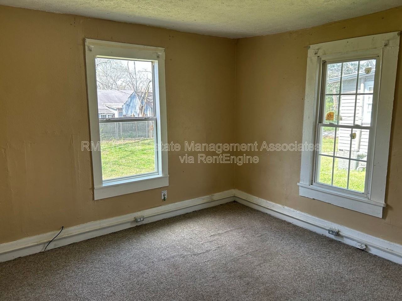 493 New Lane St - Photo 4 of 6