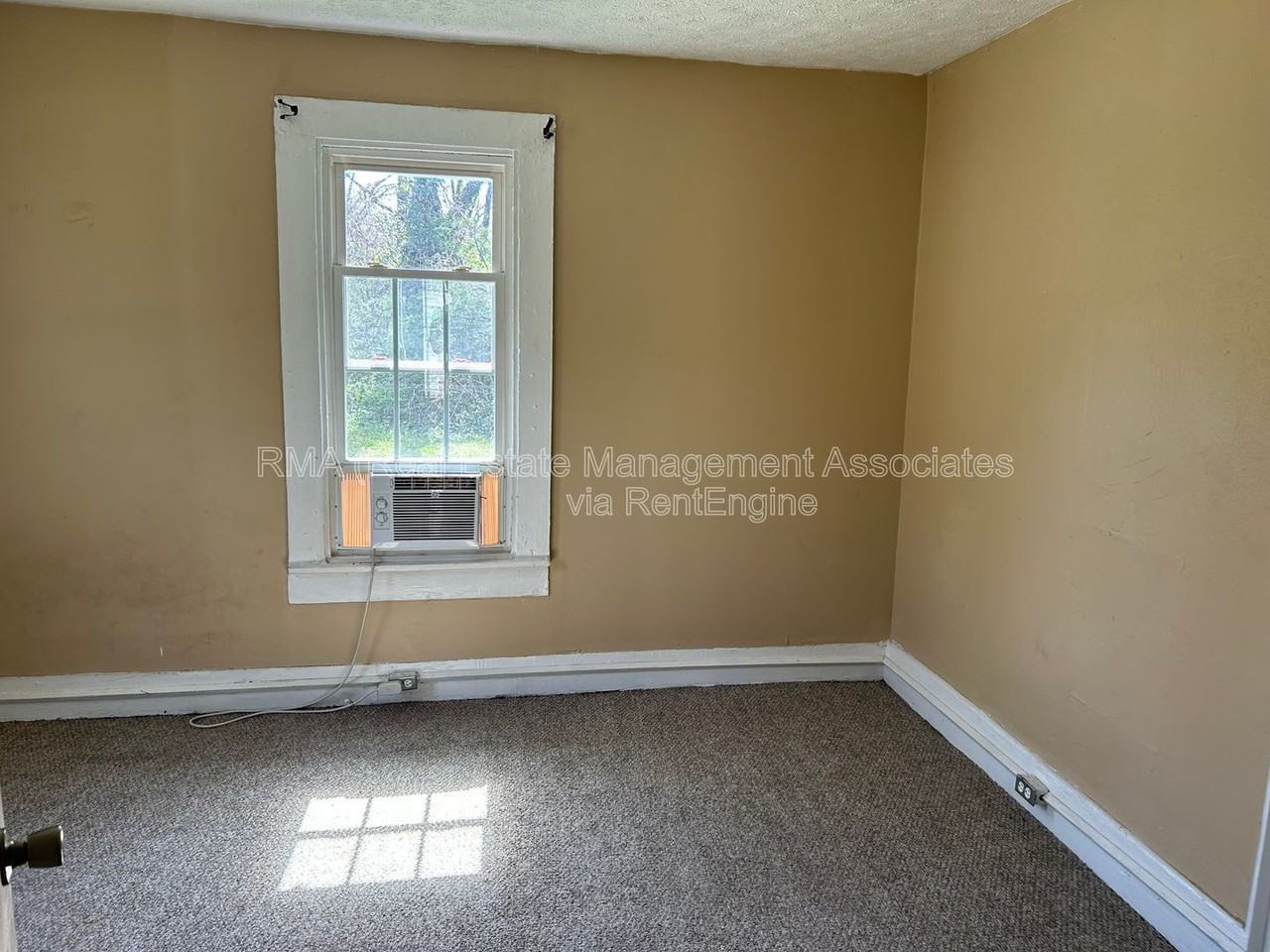 493 New Lane St - Photo 5 of 6