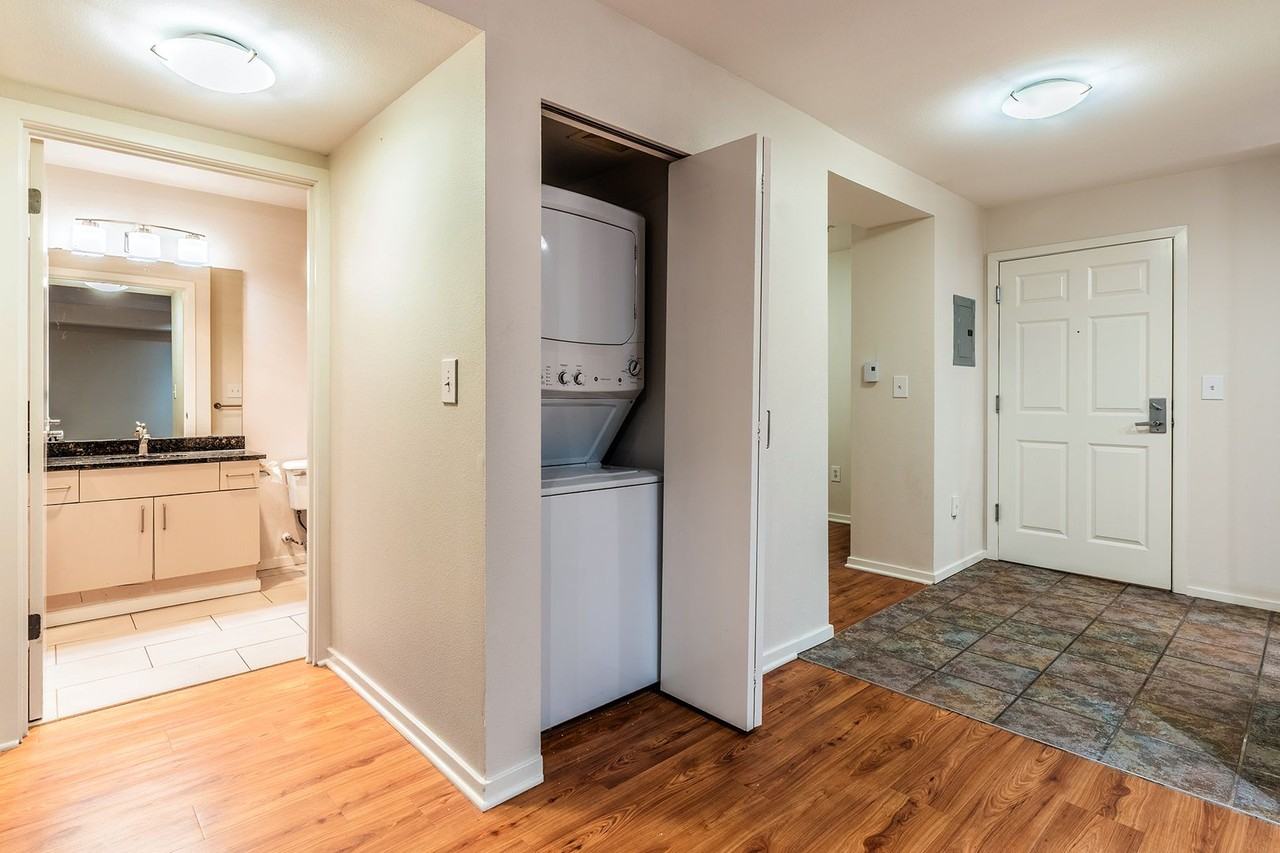 Modern Apartments - Photo 5 of 27