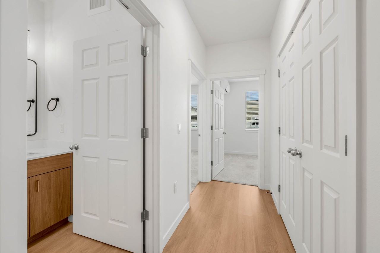 51st Street Apartments - Photo 6 of 14