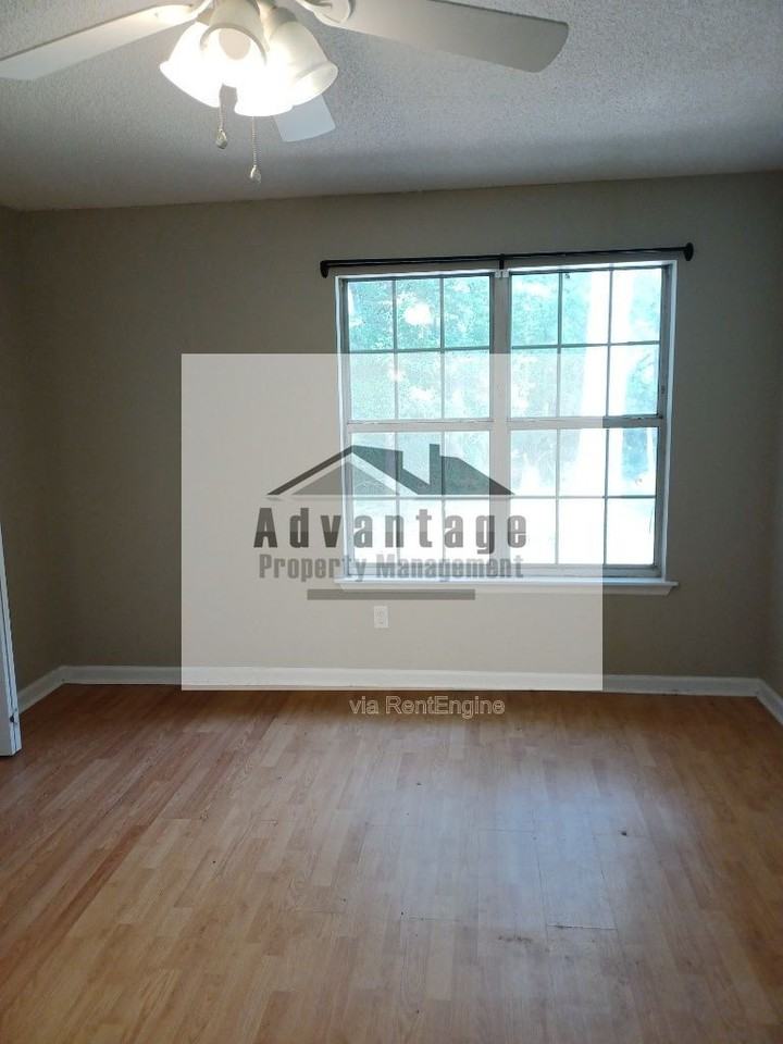 130 Wesleyan Way - Photo 3 of 8