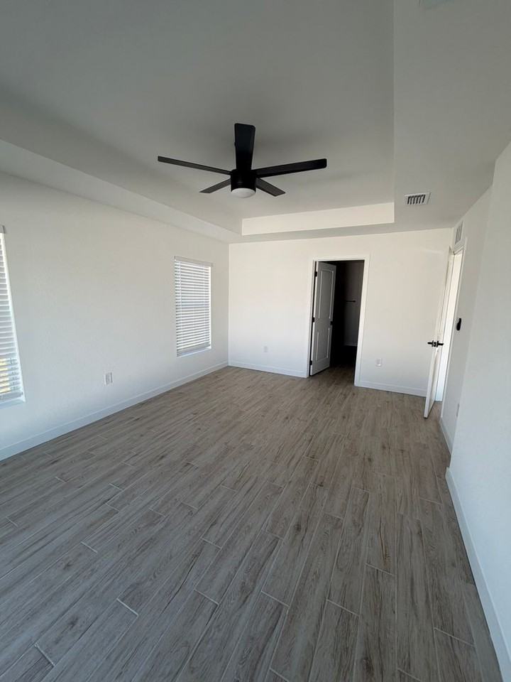 3026 Ne 6th Pl - Photo 4 of 20