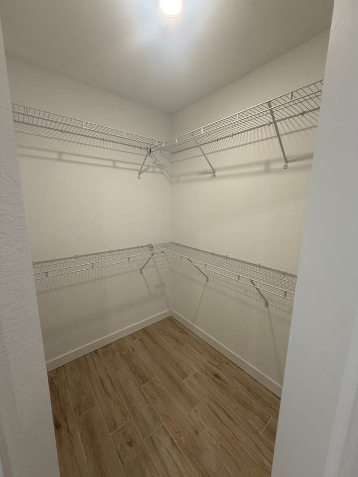 3026 Ne 6th Pl - Photo 6 of 20