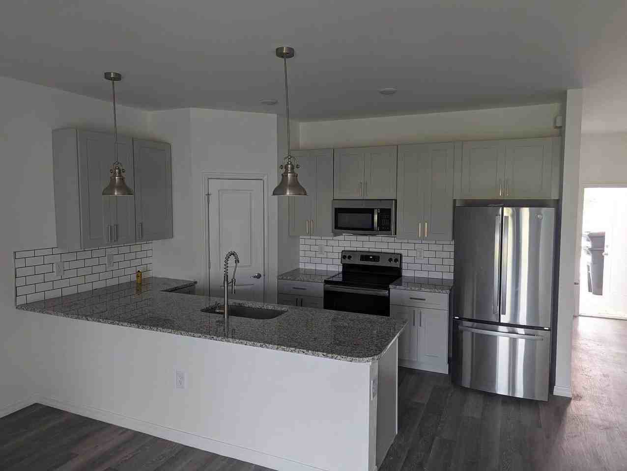 2317 Ne 15th Ln - Photo 3 of 14