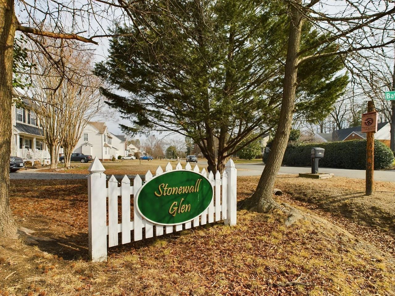 816 Francis Rd - Photo 3 of 38