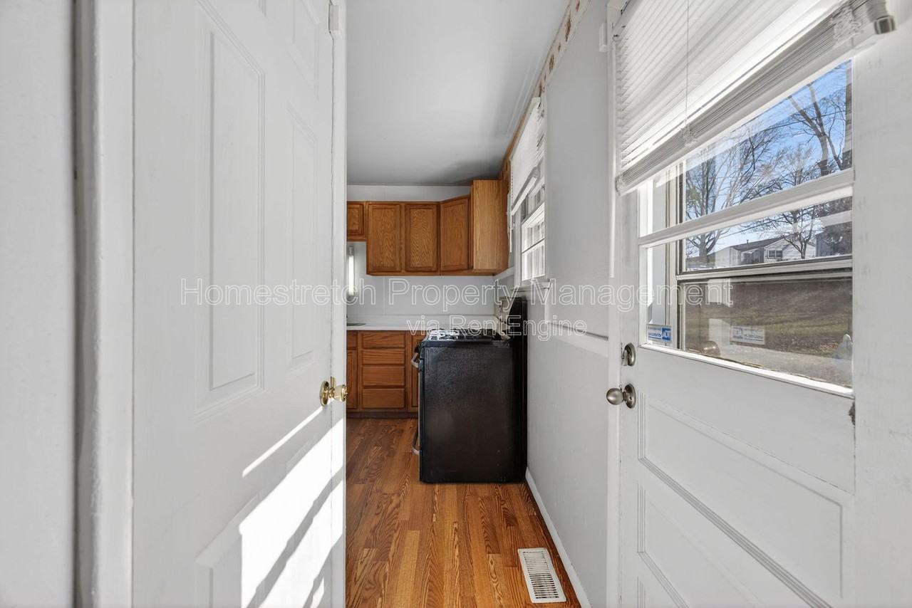 1108 Renshaw Dr - Photo 5 of 29