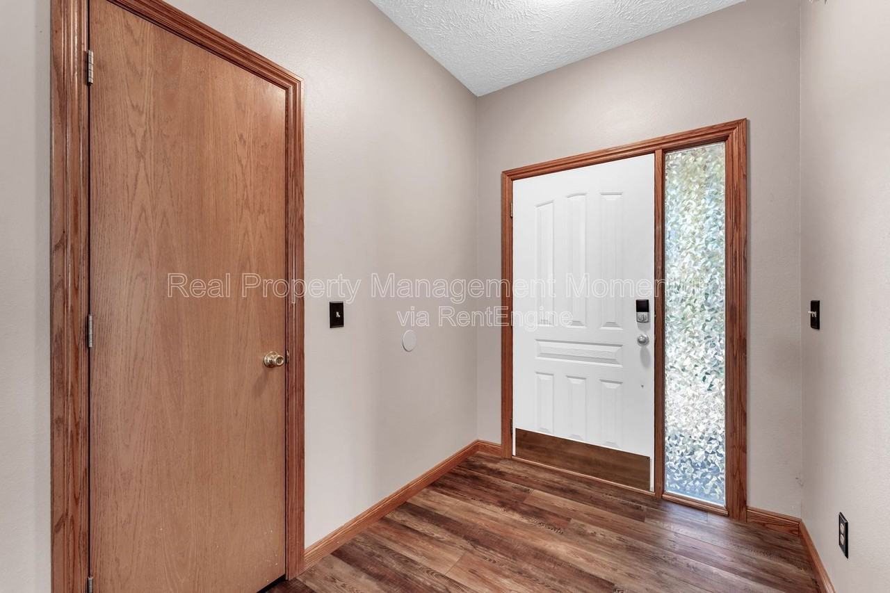 514 N Ellen St - Photo 5 of 41