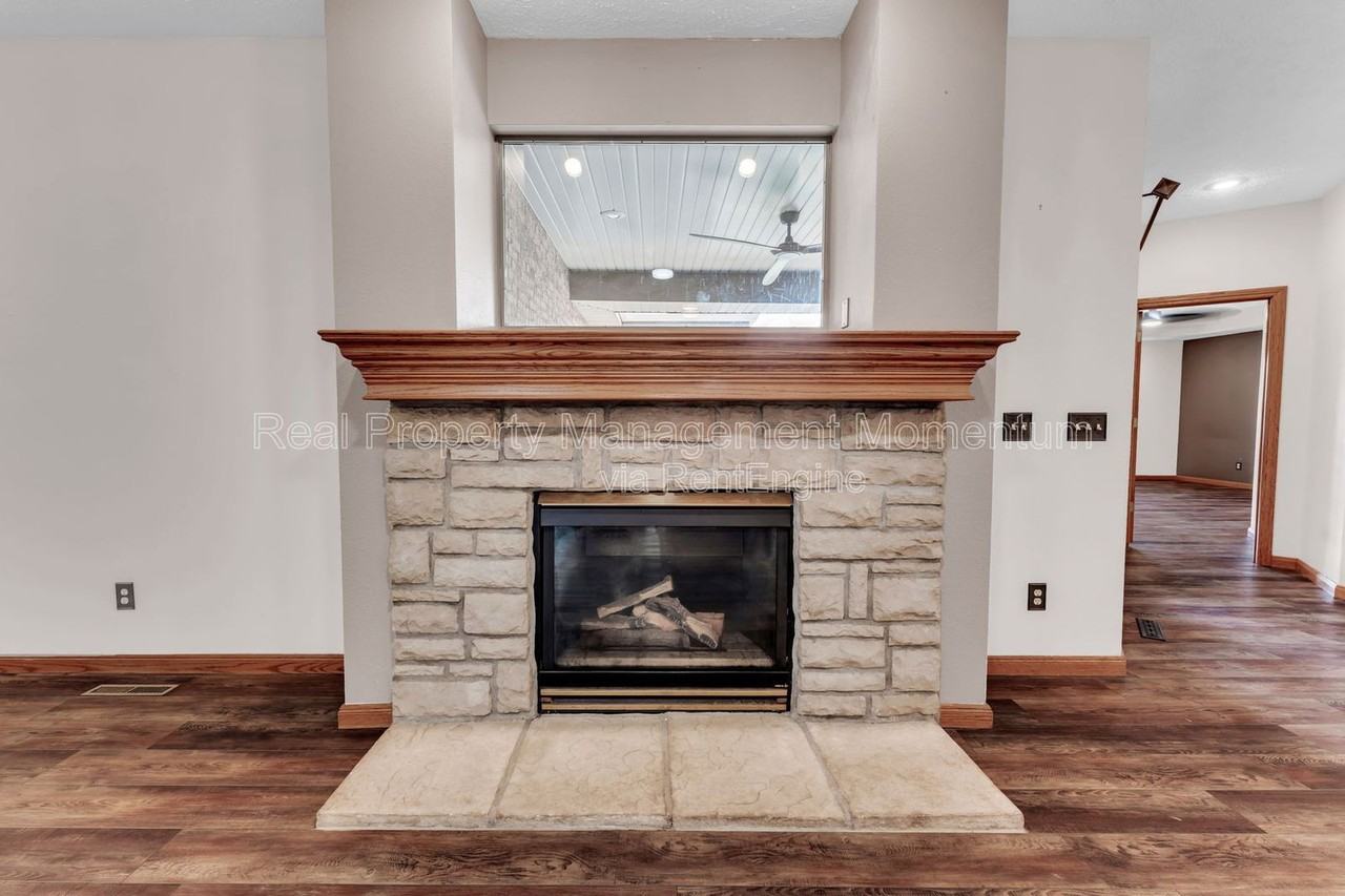 514 N Ellen St - Photo 6 of 41