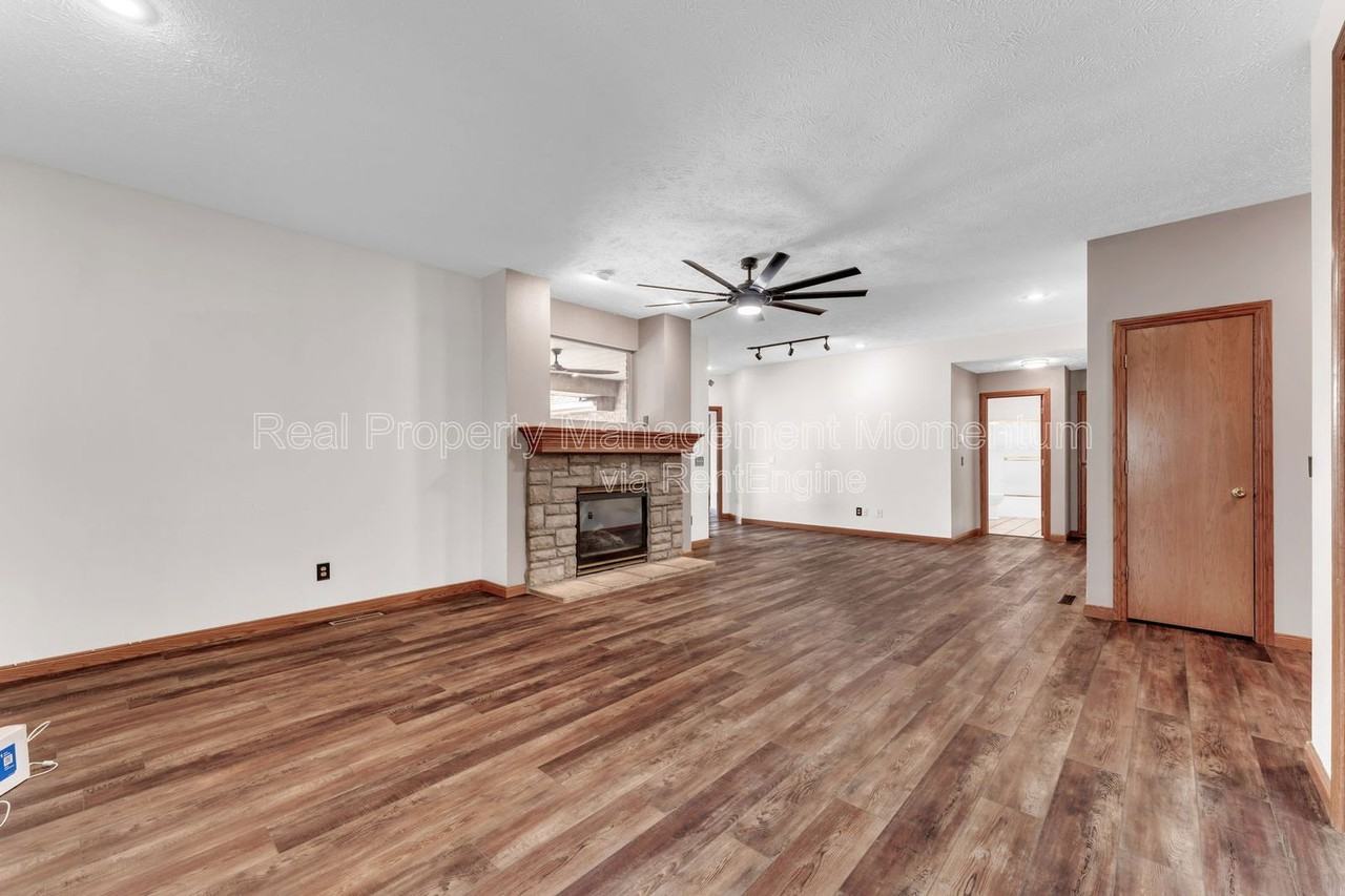 514 N Ellen St - Photo 7 of 41