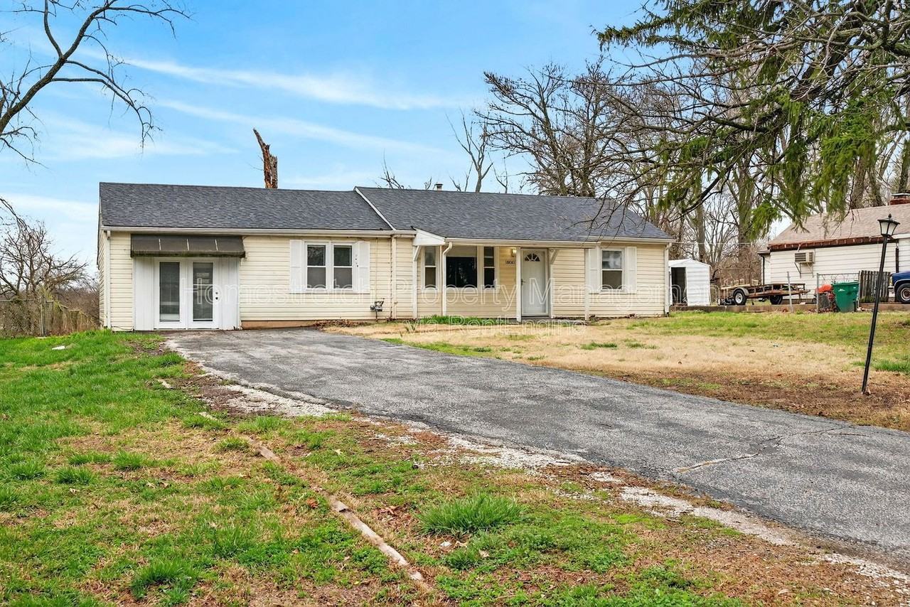 10261 Imperial Dr - Photo 2 of 32