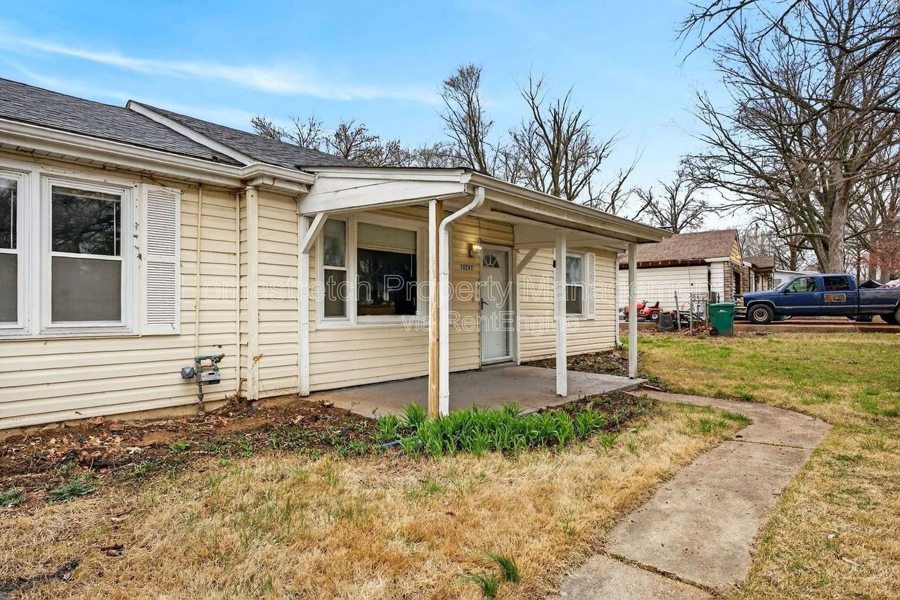 10261 Imperial Dr - Photo 3 of 32