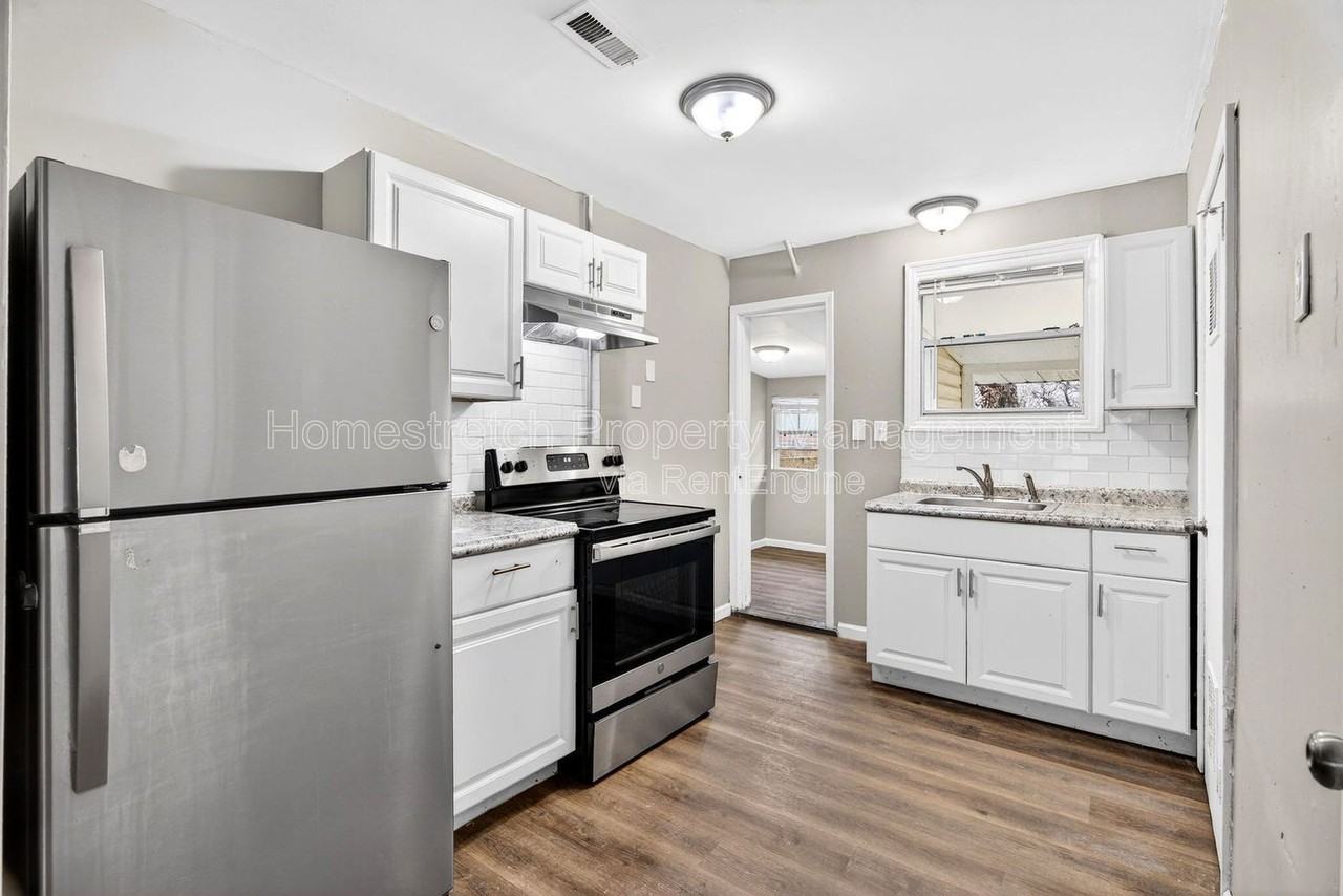 10261 Imperial Dr - Photo 4 of 32