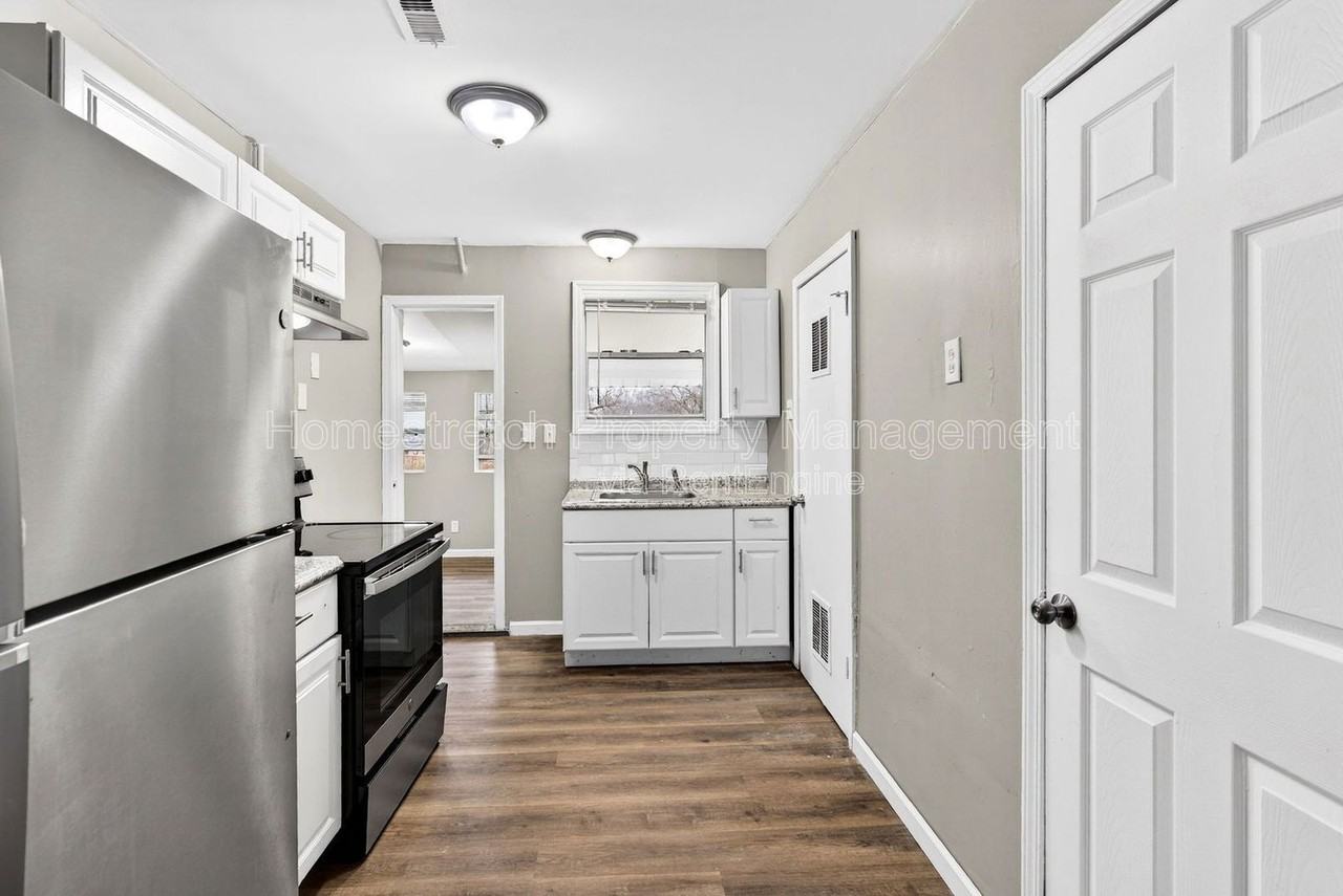 10261 Imperial Dr - Photo 5 of 32