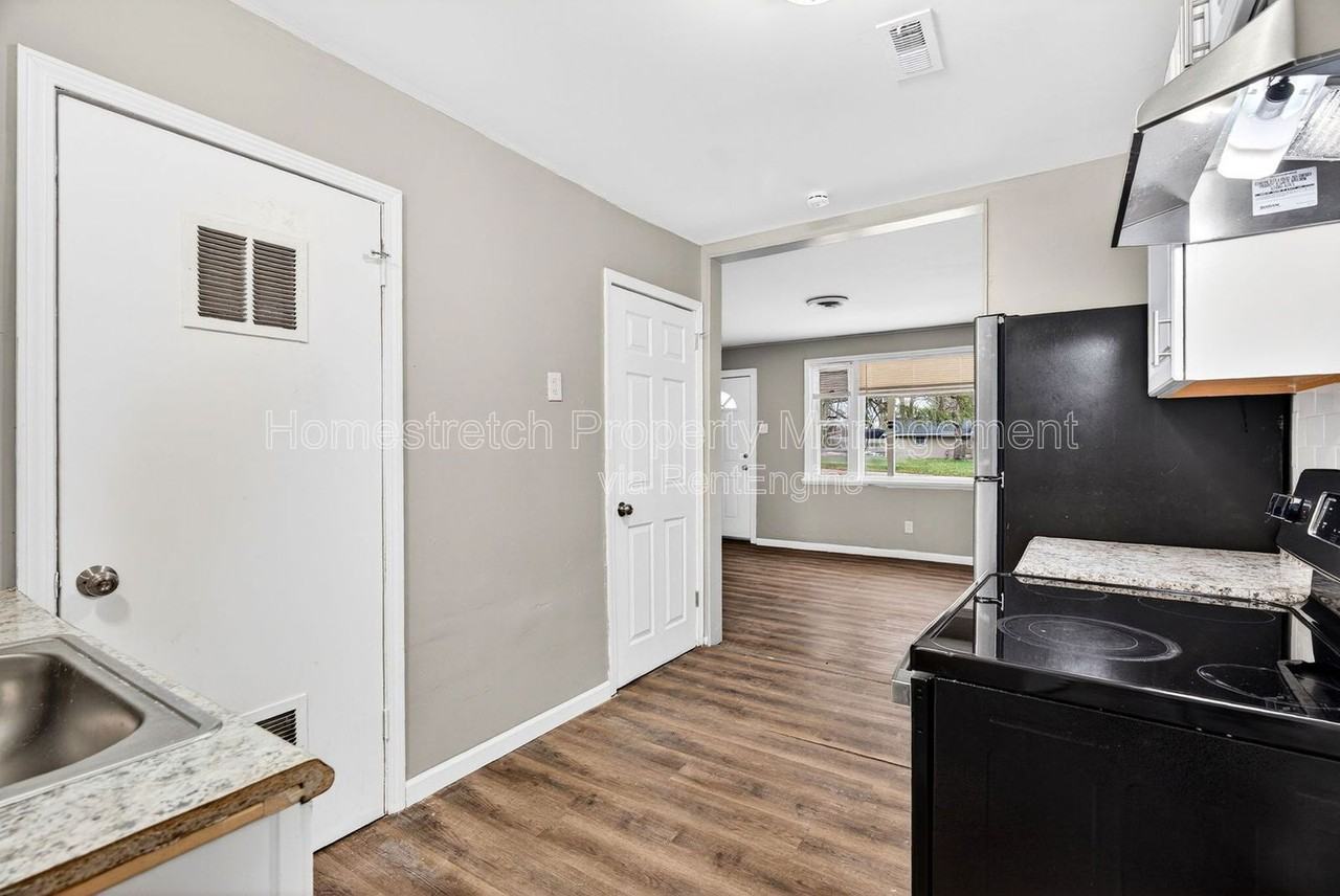 10261 Imperial Dr - Photo 6 of 32