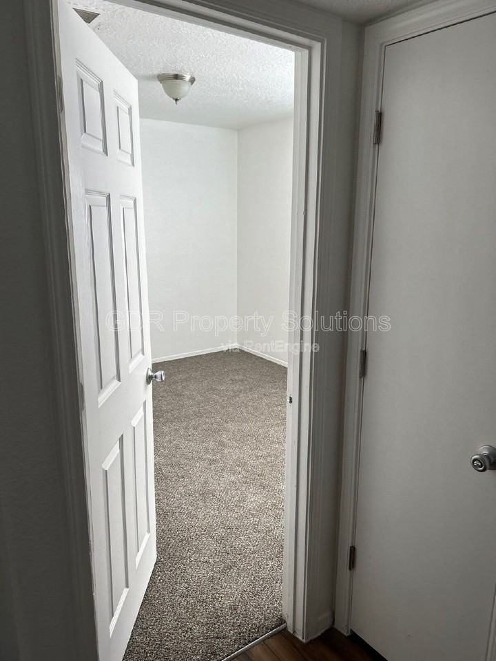 1116 Coal Ave Sw #12 - Photo 4 of 22