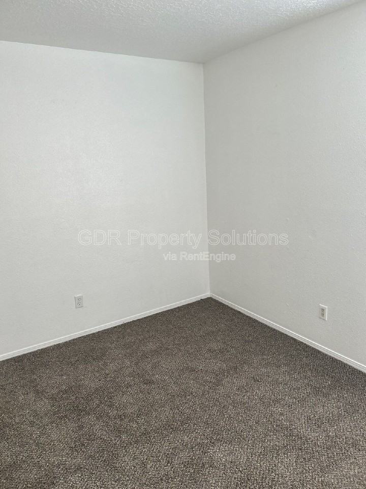 1116 Coal Ave Sw #12 - Photo 5 of 22