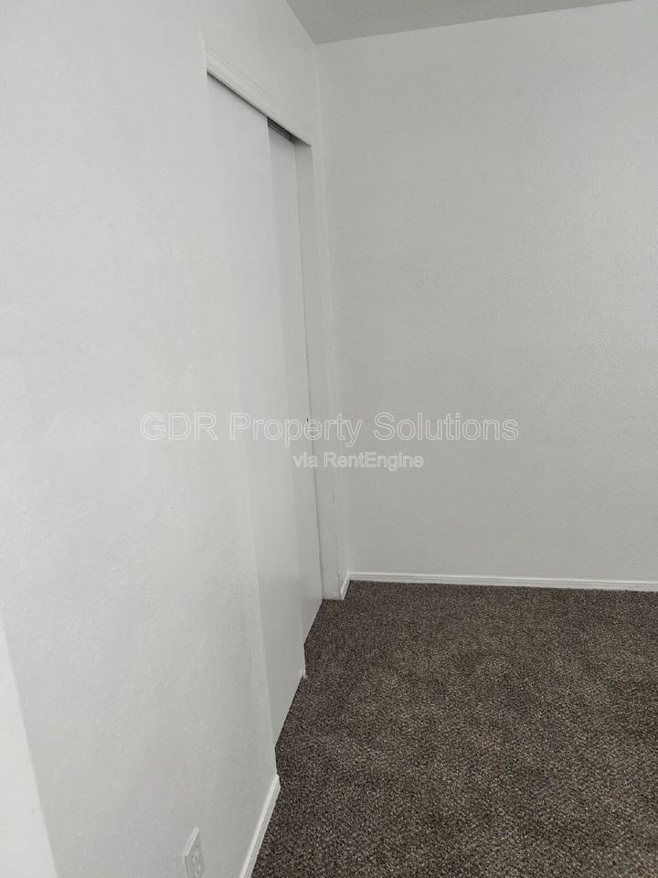 1116 Coal Ave Sw #12 - Photo 6 of 22